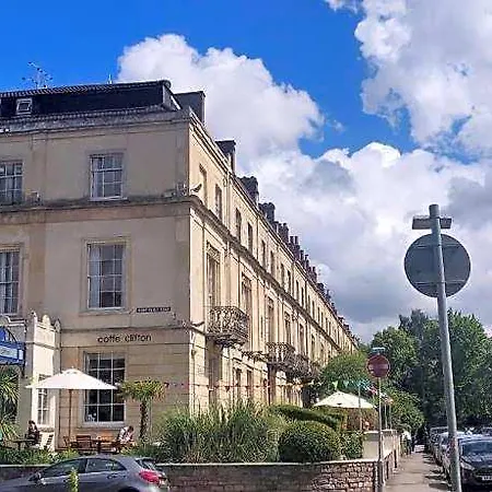 Отель No 3 Georgian Shared House - By Clifton Short Lets 2*