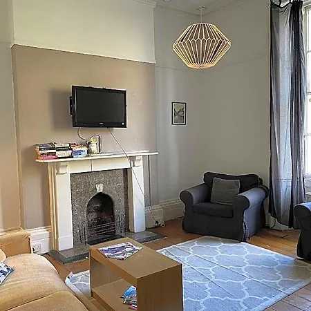 Отель No 3 Georgian Shared House - By Clifton Short Lets 2*
